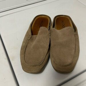 Men’s suede clogs